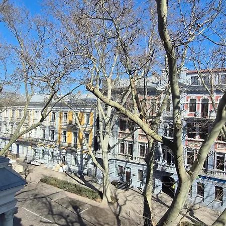 на італійській, центр одеси, 100м до дерибасівської *